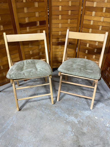Pair of Folding Chairs with Seat Cushions