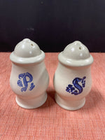 (A) Set of 2 Pfaltzgraff “Yorktowne”Salt and Pepper Shakers Without Stoppers