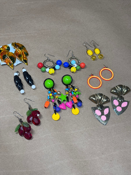 (B) Lot of Earrings