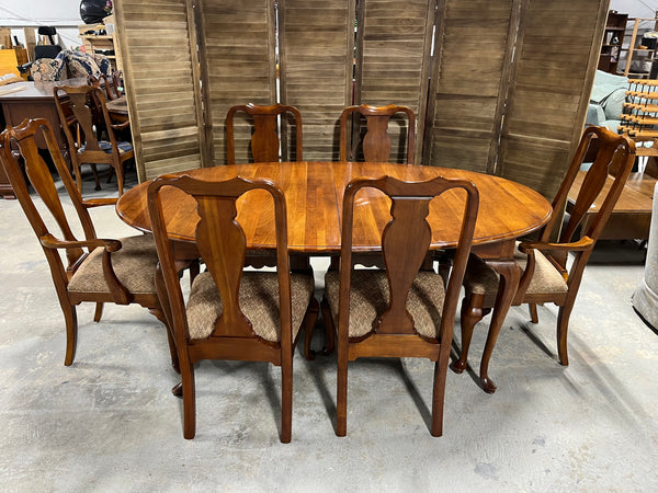 Ethan Allen Dining Set: Table, (2) Leaves, and (6) Chairs