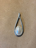 Silver Tone/Faux Pearl Pendant