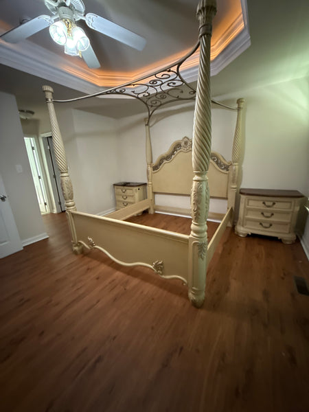 French Provincial King Canopy Bed, by Thomasville***HEAVY ITEM***