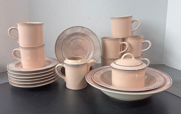 18-Piece Studio Nova Neapolitan Opal China