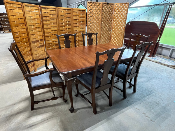 Dining Table, 2 Leaves, Table Pads and 6 Chairs by Herald Furniture Co.***HEAVY ITEM***
