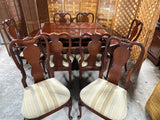 Dining Table with (2) Leaves, (8) Chairs and Table Pads***HEAVY ITEM***READ DETAILS ON PICK UP POLICY***