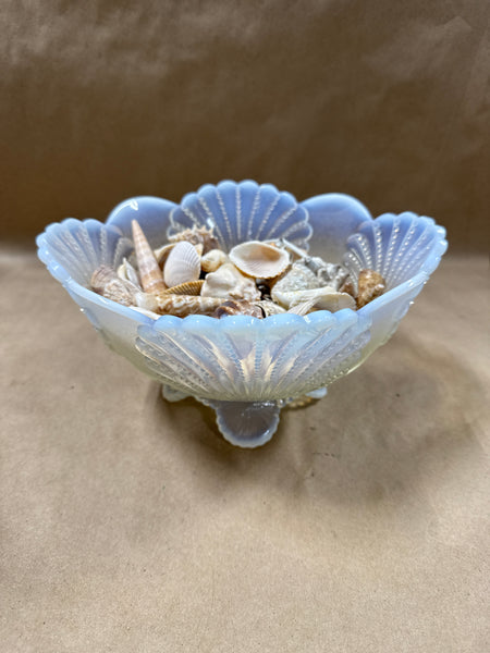 Mosser Opalescent White Glass Berry Sering Bowl Shell Pattern With Shells
