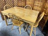 Ashley Furniture Table with Fold Away Leaf and (4) Chairs***HEAVY ITEM***READ DETAILS ON PICK UP POLICY***