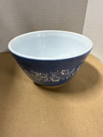 Set Of 3 Colonial Mist Blue And White Daises 401 // 402 Nesting Bowls