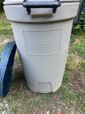 Rubbermaid Roughneck Rolling Plastic Trash Can with Lid, 32"H