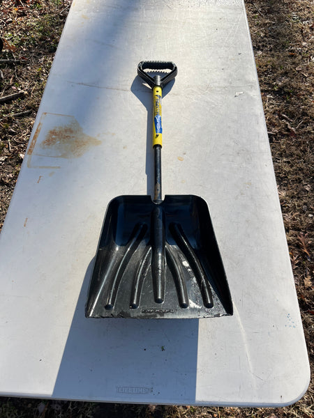 Suncast Short Shovel