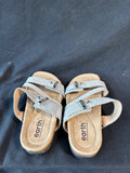 Women’s Earth Size 7.5M Sandals