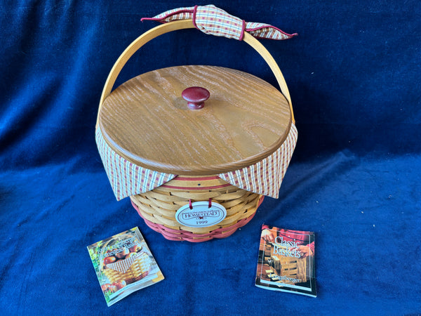 (F)Longaberger 1999 Homestead Basket With Lid, Liner, And Protector
