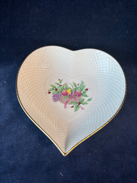 Mikasa Heart-Shaped Dish Christmas Spirit