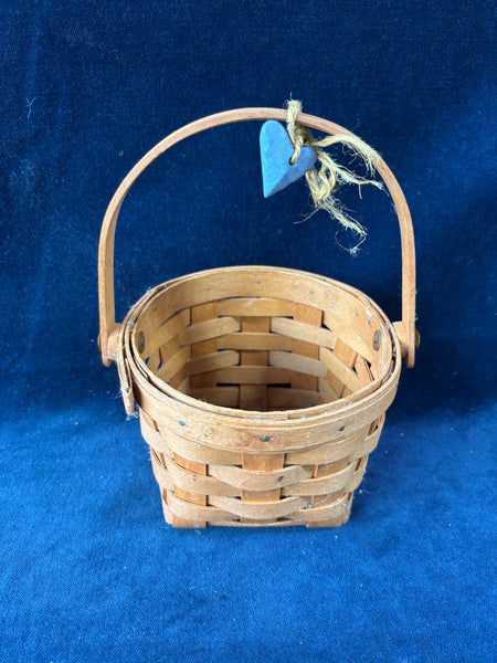 (A)Small Round 1990 Longaberger Basket