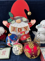 Assorted Christmas Lot