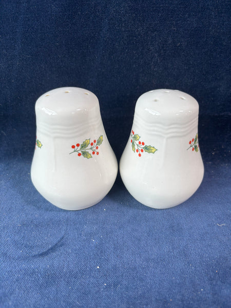 Christmas Mistletoe Salt And Pepper Shaker Set