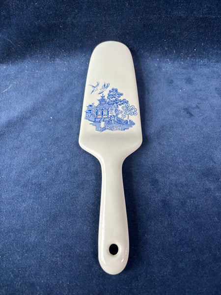 Blue Willow Hostess Porcelain Cake Server