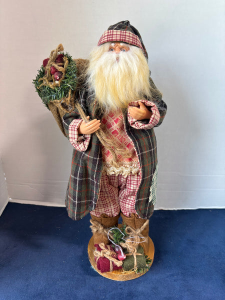 Primitive Style Santa Claus Figurine *Read Description*