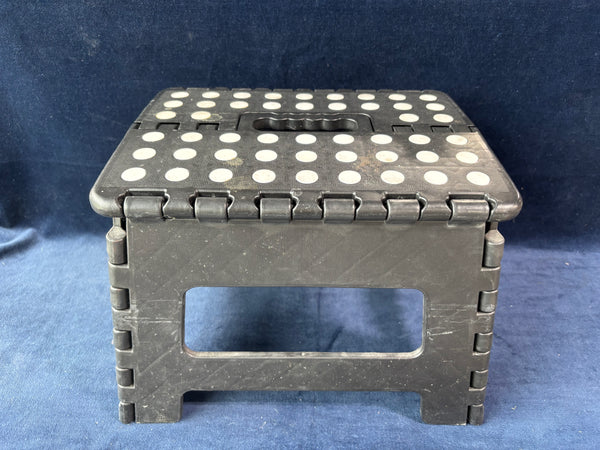 (A)White & Black Folding Plastic Step Stool