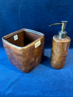 Bathroom Accessorie Lot (2)