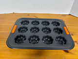 Le Creuset Toughened Non-Stick Bakeware 12 Cup Flower Tray
