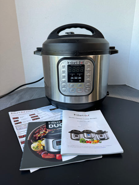 Instant Pot IP-DUO60 Electric Pressure Cooker (WORKS)