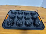 Le Creuset Toughened Non-Stick Bakeware 12 Cup Flower Tray