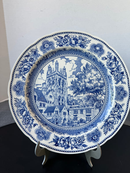 (G) Wedgwood Yale University Wrexham Tower Memorial Quadrangle 1920 Blue & White Dinner Plate