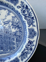 (H) Wedgwood Yale University Connecticut Hall 1752 Blue & White Dinner Plate
