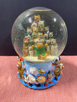 Musical Christmas Cats Snow-globe, Works