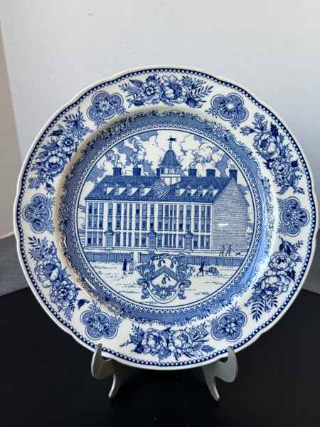 (J) Wedgwood Yale University Yale College 1718 Blue & White Dinner Plate
