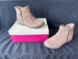 Naturalizer Women’s 8.5M Taupe Suede Booties