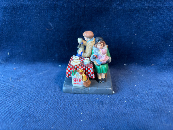 (C)Dept 56 “Sidewalk Coffee Break” Figurine