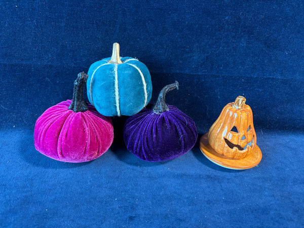 Small Fall Decor Lot (4)