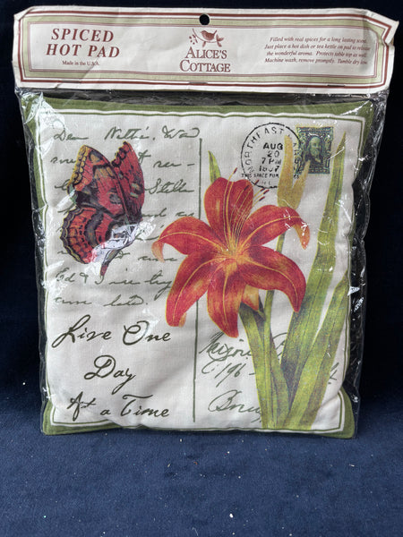 Alice's Cottage Spiced Hot Pad Trivet, Unopened
