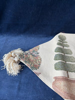 Tasseled Ends Shrub Table Runner
