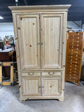 Broyhill Entertainment Armoire***HEAVY ITEM***READ DETAILS ON PICK UP POLICY***