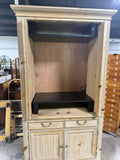 Broyhill Entertainment Armoire***HEAVY ITEM***READ DETAILS ON PICK UP POLICY***