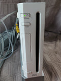 Wii Gaming Console with 5 Games POWERS ON/NO FURTHER TESTING