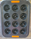 Le Creuset Non-Stick 12 Cup Mini Fluted Cake Pan