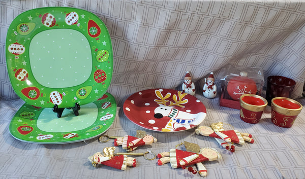 (B) Christmas Decor Lot