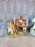 Lot of David Winter and Unbranded Miniature Cottage