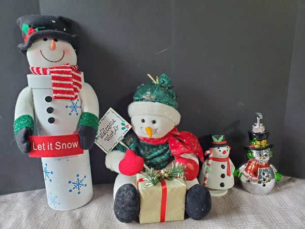 (B) Lot of Snowmen Decor
