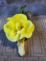 Boehm Bone Porcelain 200-56-Y Yellow Rose Figurine
