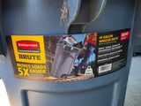 Rubbermaid Brute 44 Gal Wheeled Trashcan