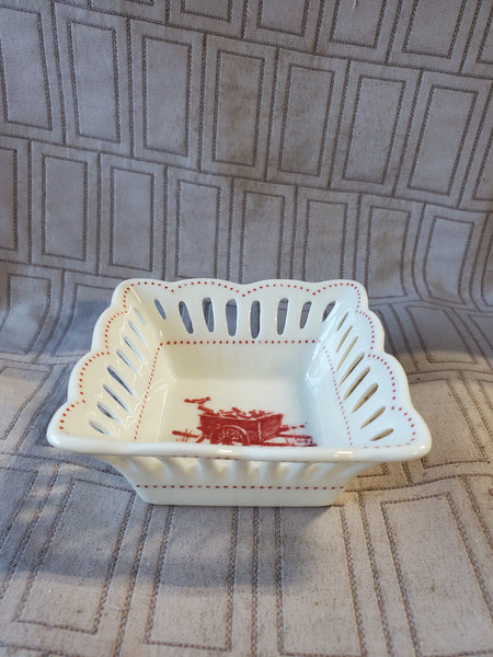 (D) Andrea by Sadek Colonial Williamsburg "Winter Homestead" Trinket Dish