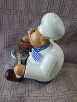 (A) Erzgebirgische Volkunst Shelf Sitting Chef Smoker