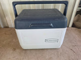 Rubbermaid 6-Pack Cooler
