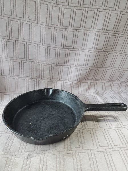 Small Kitchen Artisanal Supply Cast Iron Skillet