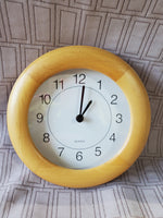 Small Round Wood Rimmed Wall Clock WORKS